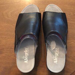 Algeria “Ryli” Slide Wedge